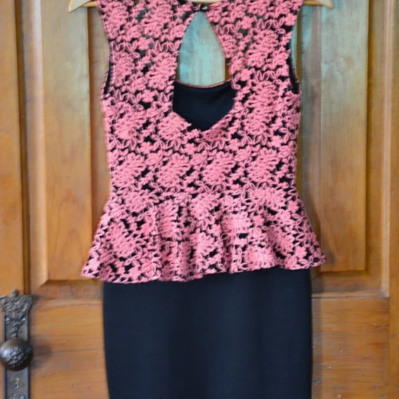 Coco & Tashi  Tiered dress - Picture 2 of 8